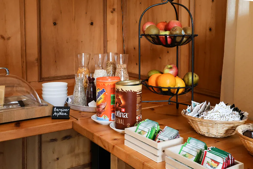 Salle & buffet du petit-déjeuner