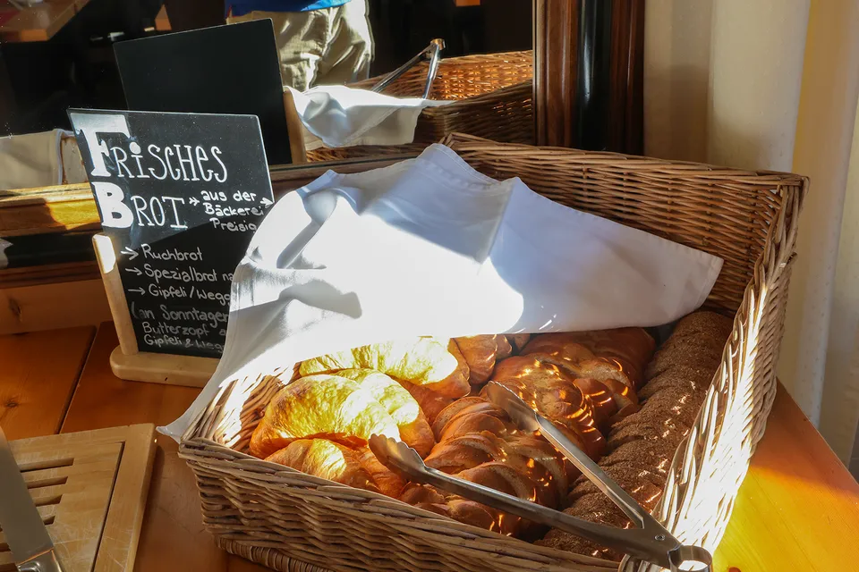 Salle & buffet du petit-déjeuner