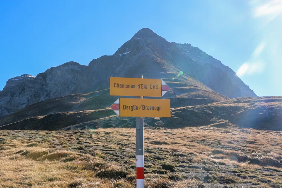 Panneau indicateur vers la Chamanna d’Ela CAS