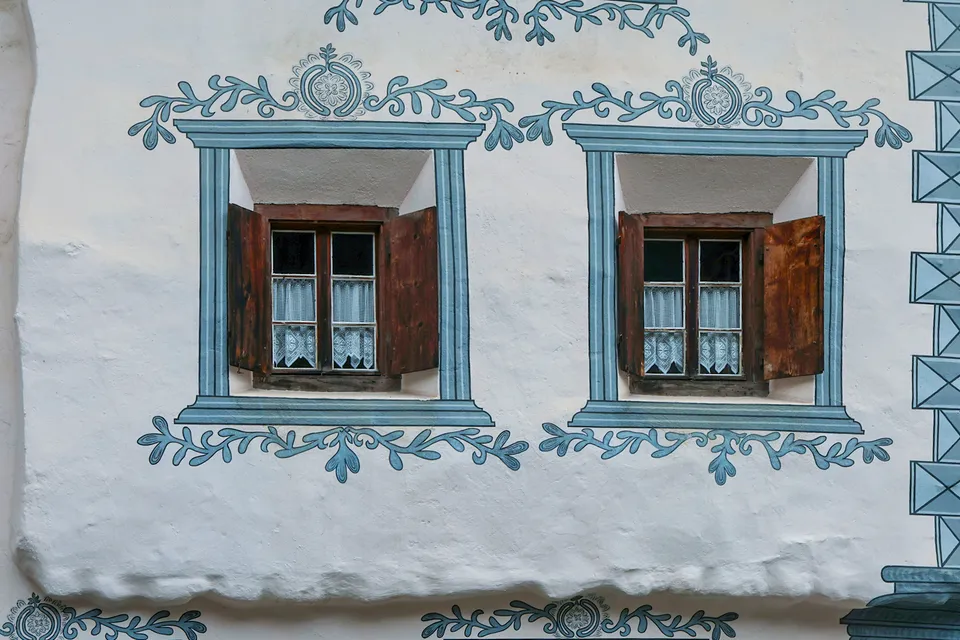 Façade à fenêtres, Bergün